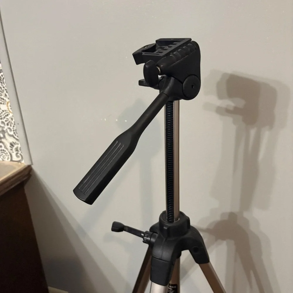 SUNPAK 8001UT Aluminum Camera Tripod‎ with 3-Way Pan/Tilt Head; 1/4